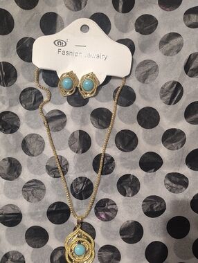 Fashion Jewelry Gold Necklace and Turquoise Stone Earrings Set